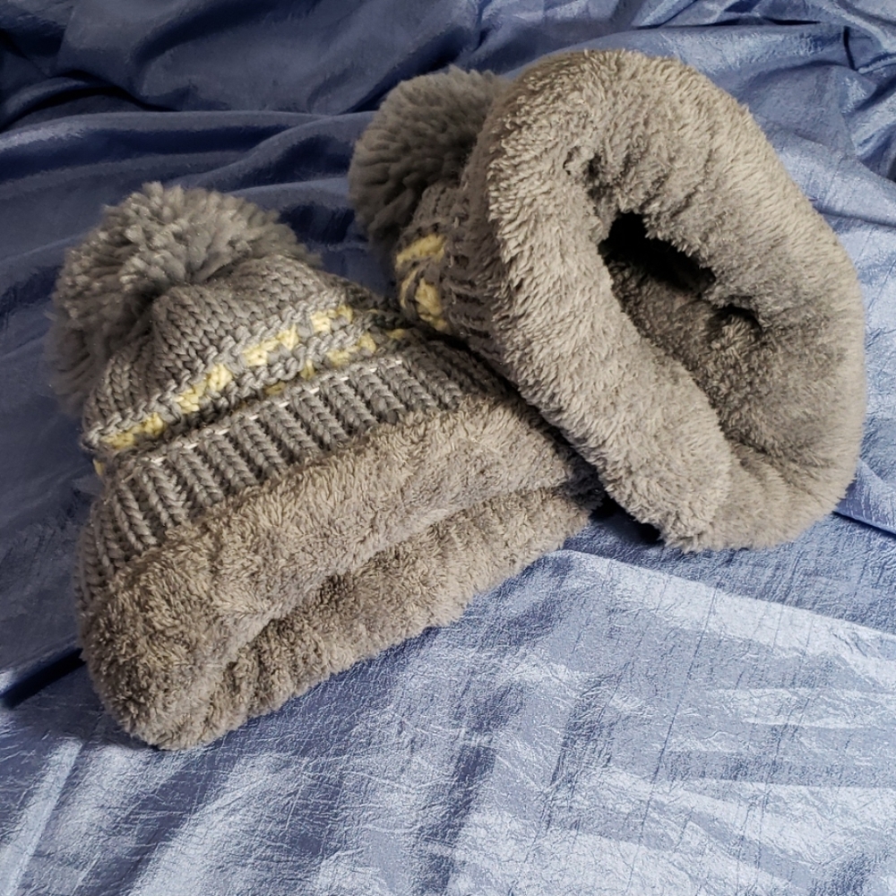 Blue & Creamy yellow Lined pom hat - Picture 3 of 4